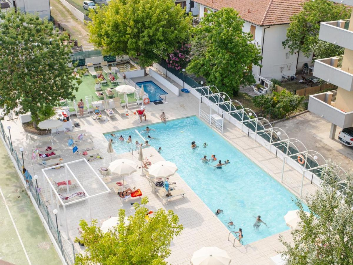 Hotel Marina Beach - Azzurro Club Равенна Екстер'єр фото