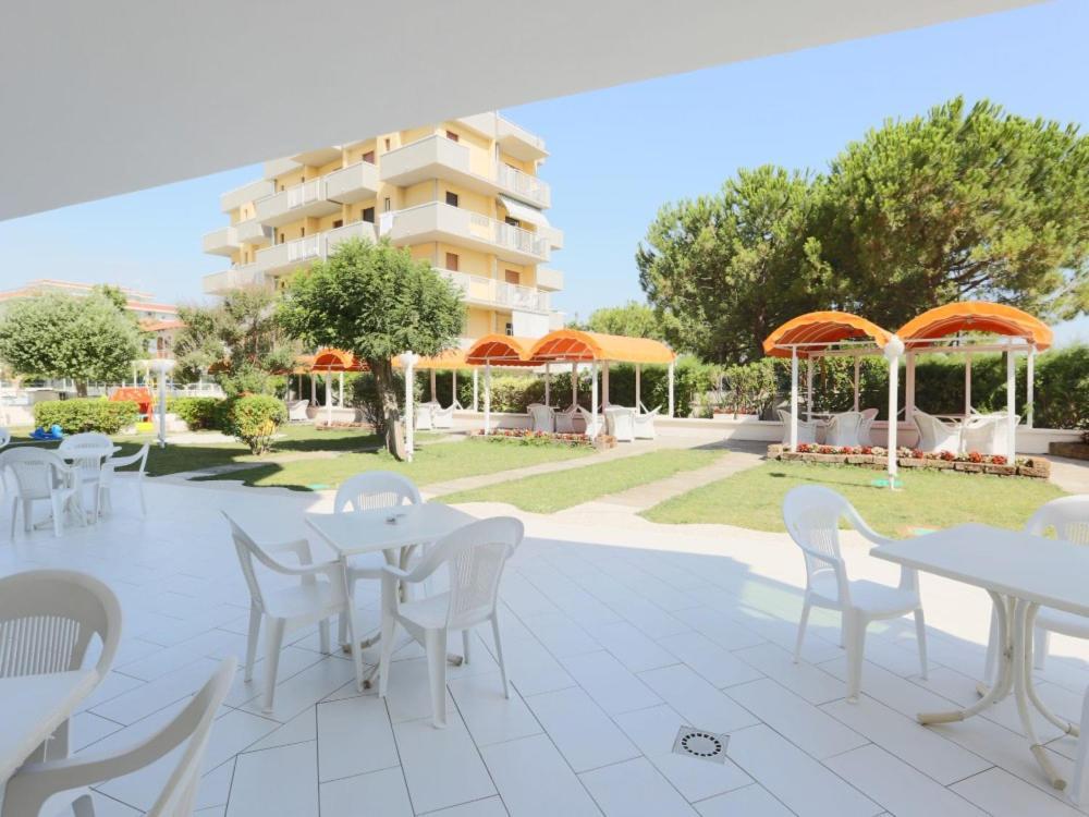 Hotel Marina Beach - Azzurro Club Равенна Екстер'єр фото