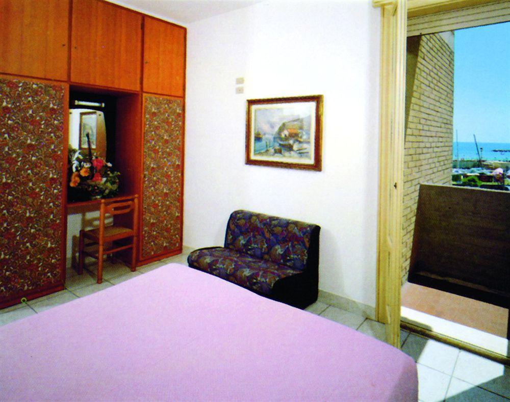 Hotel Marina Beach - Azzurro Club Равенна Екстер'єр фото