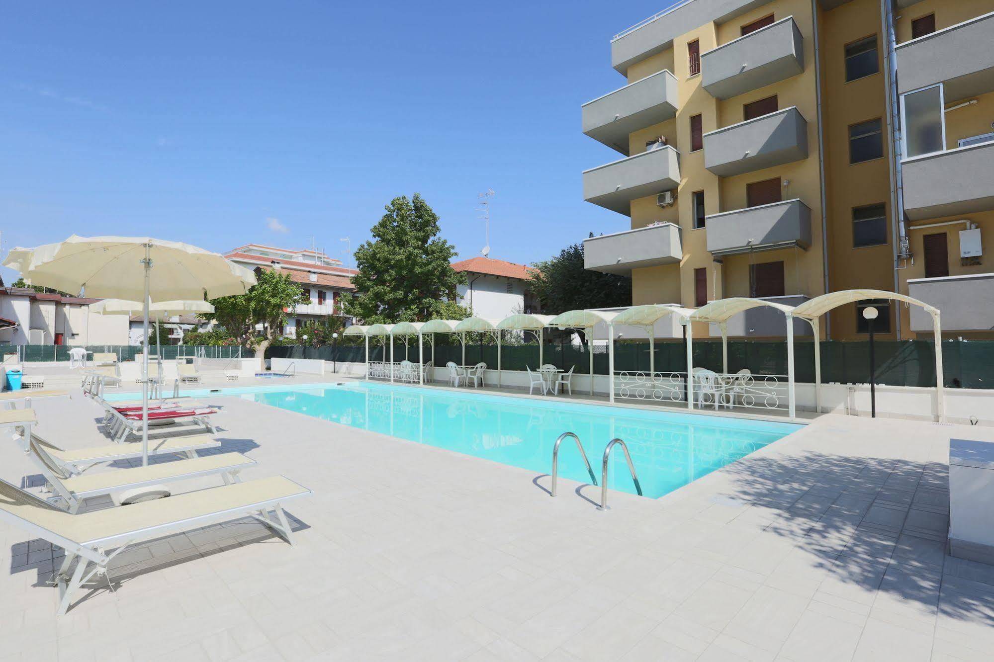 Hotel Marina Beach - Azzurro Club Равенна Екстер'єр фото