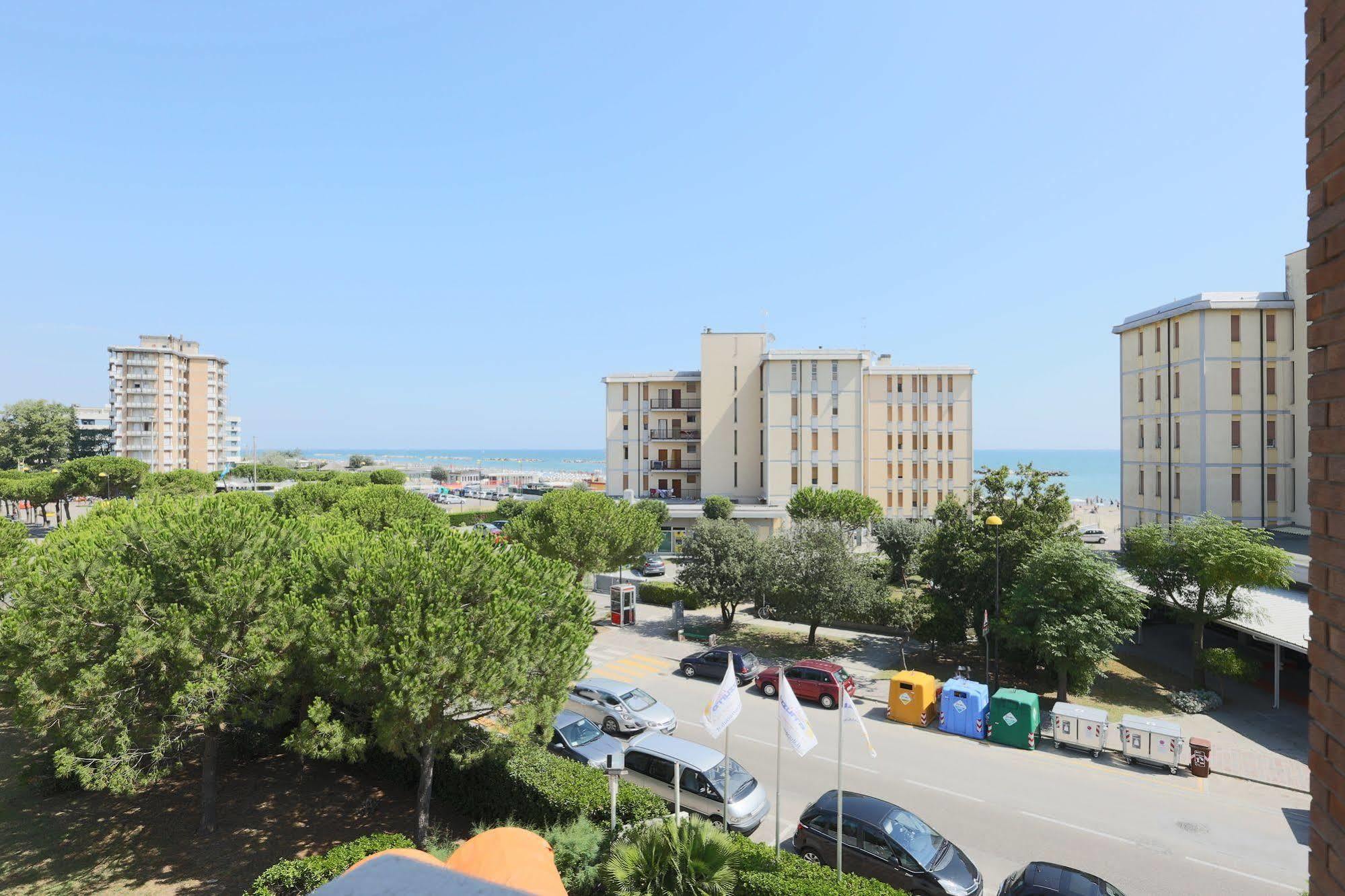 Hotel Marina Beach - Azzurro Club Равенна Екстер'єр фото