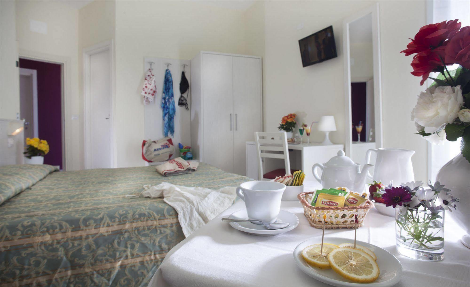 Hotel Marina Beach - Azzurro Club Равенна Екстер'єр фото