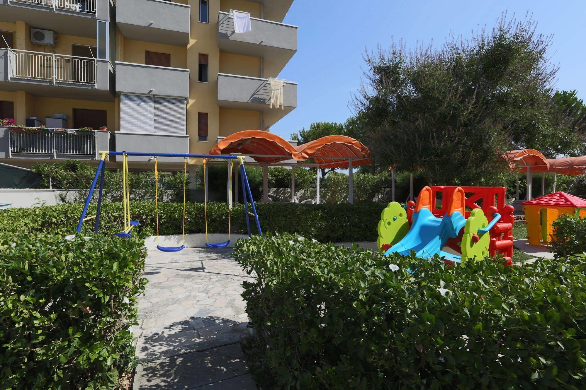 Hotel Marina Beach - Azzurro Club Равенна Екстер'єр фото